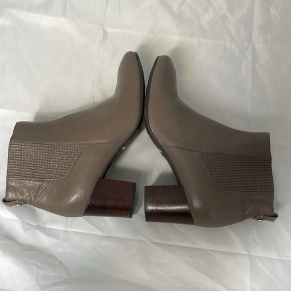 NURTURE Palie Taupe Brown Leather Over The Ankle Booties Stacked Chunky Heel 9.5 - Picture 6 of 14